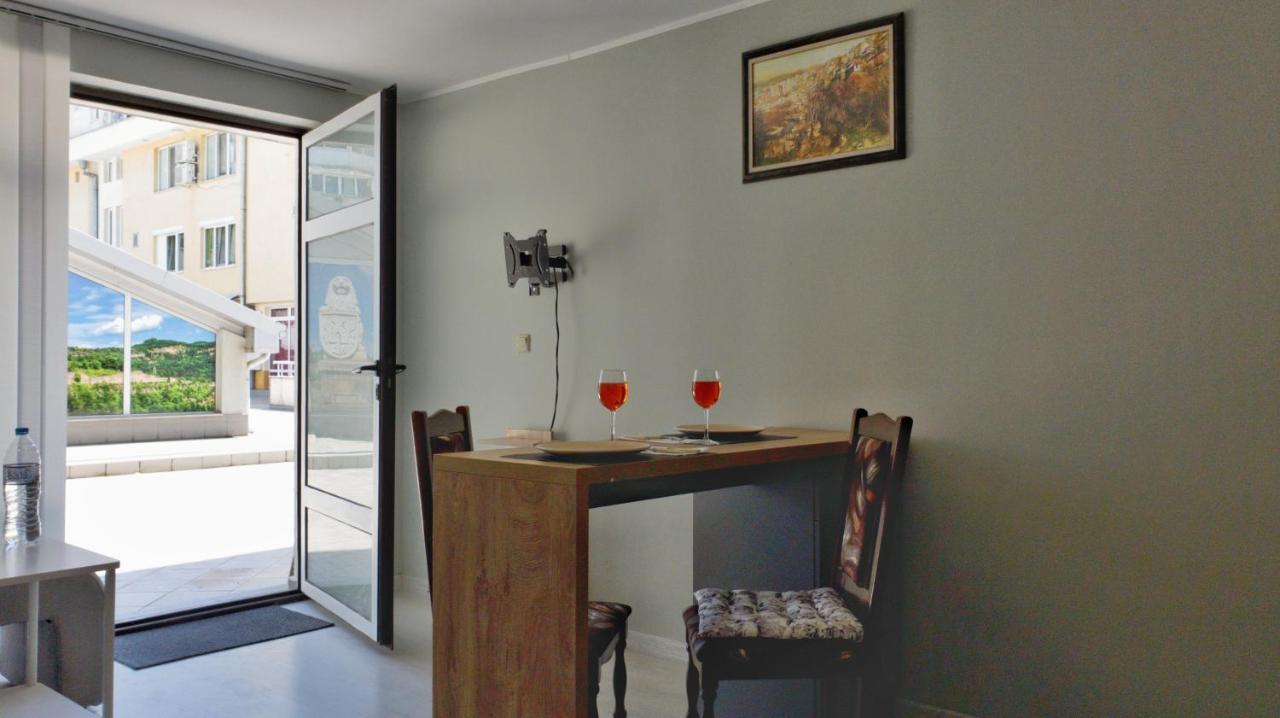 Cozy Studio Near The Park With Huge Verandah. Veliko Tarnovo Eksteriør billede